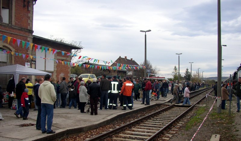 Die IG Unstrutbahn e.V. hat mit ihrem 3. Dampflokfest in Karsdorf hunderte G�ste aus Nah und Fern angelockt; 26.10.2008