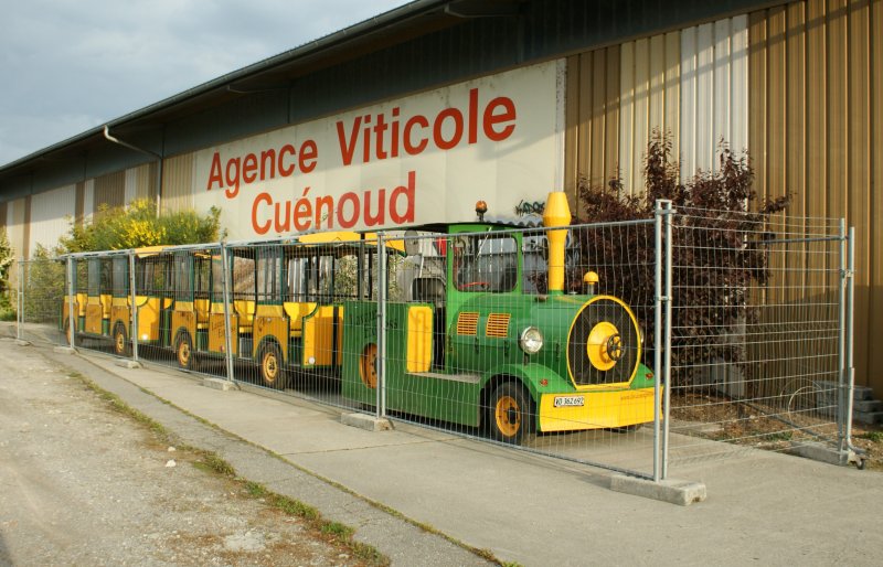 Eingesperrt: Der Petit Train Lavaux-Express in Cully.
(Mai 2009)