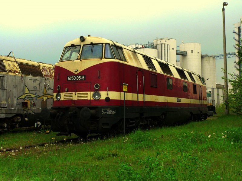 ELP 5250.05-5 bei Arco am Zementwerk Karsdorf; 30.04.2009