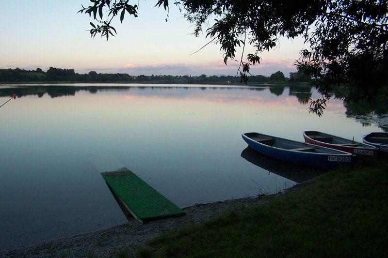 friedliche Stille in der Weite der Seen und Bergwelt