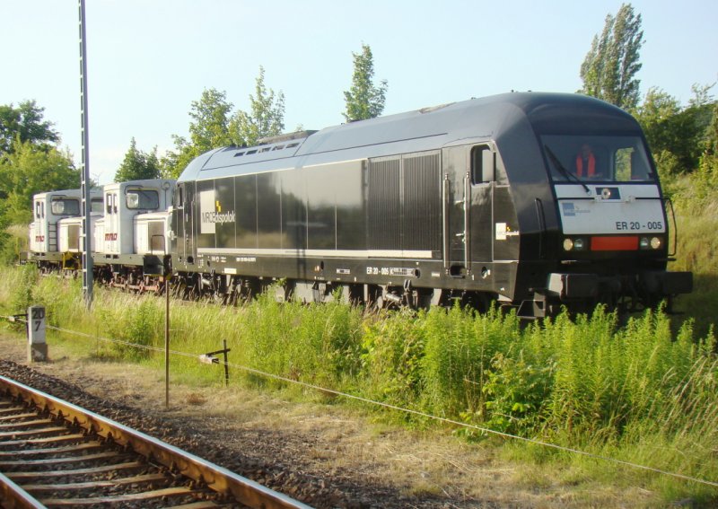 HGB ER 20-005 am 27.06.2008 im Bf Karsdorf. Zum erstenmal war eine Lok dieser Baureihe zu Gast auf der Unstrutbahn. Sie holte zwei Jung-Loks von ARCO ab. (Foto: G�nther G�bel)