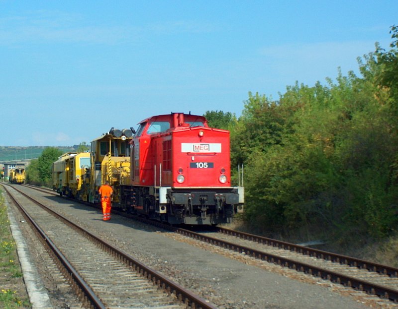MEG 105 mit dem DBV 93776 nach Braunsbedra im Bf Karsdorf; 27.08.2009 