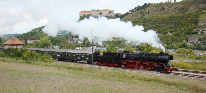 TG 50 3708-0 mit dem DPE 91936  SALZLAND-EXPRESS  nach Sch�nebeck, bei der Ausfahrt in Freyburg; 14.09.2008 (Foto: G�nther G�bel)
