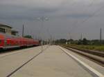Der modernisierte Bahnsteig 4 und 5, am 08.09.2013 in Naumburg Hbf.