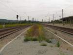 Die Reste vom fr�heren Bahnsteig 6, am 08.09.2013 in Naumburg Hbf.