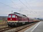 EBS 132 334-4 mit einer Wagenüberführung von Karsdorf nach Erfurt Gbf, am 10.02.2023 in Naumburg (S) Hbf. Zur Biathlon Weltmeisterschaft in Oberhof kam er an den daraffolgenden Wochenende als Zusatzzug zwischen Erfurt Hbf und Zella-Mehlis zum Einsatz. (Foto: Martin Schwarz)