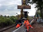 Am 20.10.2011 wurde in Kleinjena eine neue Bahnsteigkante gesetzt.