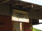 Das alte Bahnhofsschild von Freyburg an der ehemaligen G�terverladerampe; 10.09.2011