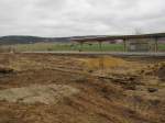 Die Fl�che der ehemaligen Rangiergleise und der modernisierte Bahnsteig, am 11.03.2012 in Laucha.