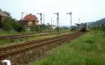 KEG VT 3.03 + VT 3.09 w�hrend einer Kreuzung im Bf Laucha; 28.04.2000 (Foto: Werner Brutzer)