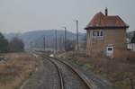 Das ausgediente Stellwerk B1, am 03.01.2016 im ehemaligen Bahnhof von Vitzenburg.
