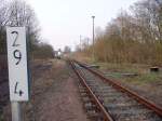 Die Kilometertafel 29,4 an der Einfahrtsweiche vom Bf Nebra am 04.04.2009.