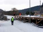 Die Tischlerei M�ller trift im Auftrag der DRE Vorbereitungen f�r einen betonierten und damit festeren Bahnsteig in Wangen.