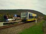 Burgenlandbahn 672 911-5  Stadt Ro�leben  erreicht als erster Zug am 09.04.2009 den durch die DRE und uns neu gebauten Hp Wangen unterhalb der Arche Nebra.