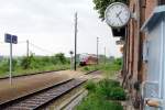 Ein Triebwagen der BR 642 als RB von Artern nach Naumburg im Bf Donndorf.