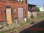 Der Zustand vom Bahnhofsgeb�ude in Gehofen am 01.05.2012.