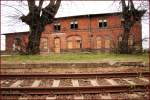 Das nicht mehr genutzte Bahnhofsgeb�ude von Reinsdorf; 10.04.2007 (Foto: Selmar Petzoldt)