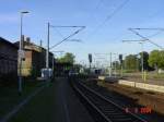 Der Bahnsteig 1 in Artern am 08.09.2004.