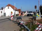 Während der Umfangreichen Bauarbeiten an der Unstrutbahn, wurde auch der Bahnübergang in Roßbach saniert; 02.11.2011.