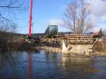 Am 10.01.2012 ist die neue Saalebr�cke in Ro�bach schon f�r den Einschub in Position gebracht wurden.