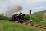 WFL 03 2155-4 mit dem DPE 61439 von Freyburg nach Großheringen, am 24.05.2015 bei Nißmitz. (Foto: René Richter)