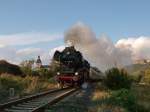 IGE Werrabahn 41 1144-9 mit dem  ROTK�PPCHEN-EXPRESS  nach Altenburg, bei der Durchfahrt in Ni�mitz am 04.10.2009.