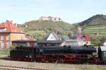 IGE Werrabahn Eisenach 41 1144-9 mit dem RE 16278  Rotkäppchen-Express II  aus Altenburg, am 18.10.2014 beim Kreuzungshalt in Freyburg Bbf.