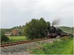 EFSFT 44 1486-8 und die CLR 229 181-3 am Zugschluss mit dem DLr 24178 von Freyburg nach Laucha, am 09.09.2017 bei Balgstädt.