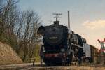 An der Grabenm�hle bei Reinsdorf war am 14.03.1982 die DR 44 0093-3 mit einem G�terzug auf der Unstrutbahn Richtung Artern unterwegs. (Foto: Detlef Beck)