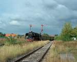 TG 50 3708-0 mit dem DPE 91933  SALZLAND-EXPRESS  von Sch�nebeck (Elbe) nach Freyburg, bei der Einfahrt in Laucha am 14.09.2008.