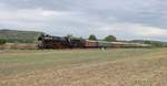 SEM 50 3648-8 und LEG 132 004-3 am Zugschlusss als DLr 52328 von Freyburg zur Abstellung nach Karsdorf, am 09.09.2017 in Laucha.
