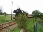 EMBB 52 8154-8 als Schublok an einem Winzerfest-Sonderzug aus Leipzig, in H�he der ehemaligen Zuckerfabrik Laucha; 14.09.2003 (Foto: Klaus Pollm�cher)