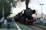EMBB 52 8154-8 mit dem DPE 79428 nach Leipzig-Plagwitz, am 12.09.2015 am Haltepunkt in Freyburg.