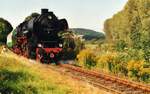 Dampf-Plus 52 8079-7 als Schlusslok am Plandampfzug von Naumburg Hbf nach Nebra, im Sommer 2002 in Balgst�dt.