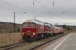 Am 02.01.2024 überführte die EBS V200 507 in Naumburg (S) Hbf die EBS 132 334 und den D-EBS 56 80 21-80 084-8 Bom nach Karsdorf. Die am Zugschluss sind noch die EBS-Loks 143 056-0 + 143 124-6 zusehen.