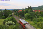 EBS V200 507 mit leeren Kohlestaubwagen von Karsdorf nach Spreewitz, am 05.06.2025 beim Kreuzungshalt in Freyburg (U) Bbf.