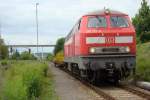 218 272-3 von DB Service S�dost GmbH Karslruhe holte am 26.06.2013 in Karsdorf zwei Flachwagen ab.