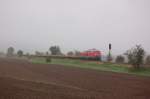 DB Services Südost 218 208-7 mit Flachwagen vom Fahrzeugwerk Karsdorf Richtung Naumburg, am 13.09.2014 bei Kleinjena.
