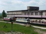 ELP 5250.05-5 (ex DB 228 742-3) + KEG 7001 + KEG 2002 (ex DR 228 706-8), am Zementwerk Karsdorf; 05.05.2011 (Foto: Klaus Pollm�cher)