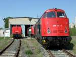EBS 228 757-1 + 346 502-7 + MY 1131 vor der Werkstatthalle der EBS in Karsdorf am 05.05.2011.