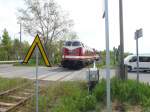 Am 22.04.2014 drückt die EBS 118 757-3 die EBS 142 110-6 in den Anschluss der EBS in Karsdorf.
