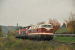 EBS 118 719-4 überführte am 05.11.2021 ab Naumburg Hbf die FWK 143 056-0 + 143 124-6 von Erfurt nach Karsdorf.
