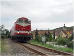 CLR 229 181-3 und EFSFT 44 1486-8 am Zugschluss mit dem DLr 24892 von Naumburg Hbf nach Laucha, am 09.09.2017 in Nißmitz.