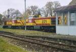 MEG 220 + 221 ziehen am 07.11.2007 einen leeren Zementkesselwagenzug nach Karsdorf, hier bei der Ausfahrt in Laucha.