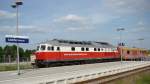 EBS 232 293-1 mit einem Mitropawagen auf der Fahrt ins Fahrzeugwerk nach Karsdorf, am 22.05.2015 in Laucha.