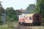 EBS 232 293-1 mit einem Mitropawagen auf der Fahrt ins Fahrzeugwerk nach Karsdorf, am 22.05.2015 in Laucha.