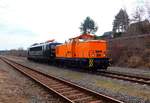 EBS 106 250-4 + 155 007-8 unterwegs nach Karsdorf, am 09.03.2017 beim Kreuzungshalt in Freyburg Bbf.
