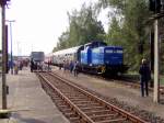 PRESS 346 019-6 mit einem Winzerfestsonderzug aus Leipzig, im Bf Freyburg; 10.09.2005 (Foto: Mario Fliege)   