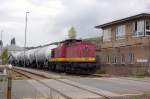 EBS 202 487-5 auf der Fahrt mit Kesselwagen in den Anschluss der EBS, am 01.09.2014 neben dem Stellwerk B3 in Karsdorf.