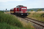 EBS 202 597-1 mit einem frisch lackierten Mitropa-Wagen in Richtung Naumburg, am 08.07.2016 bei Laucha.